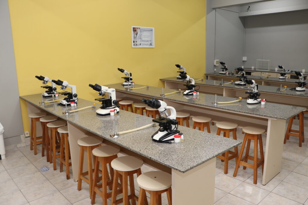 Laboratório de Microbiologia 