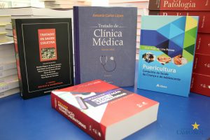 faculdade campo real, livros, biblioteca, medicina, medicina veterinária, guarapuava