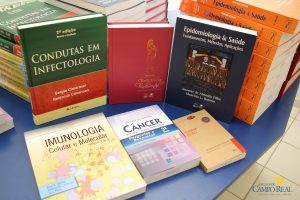 faculdade campo real, livros, biblioteca, medicina, medicina veterinária, guarapuava