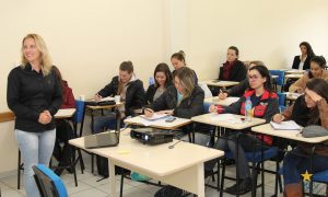 Acadêmicos de Nutrição apresentam estudos de casos realizados em estágio clínico hospitalar