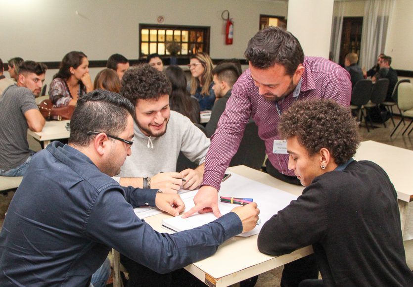 “Alunos da Faculdade Guarapuava têm oportunidade de estágio remunerado