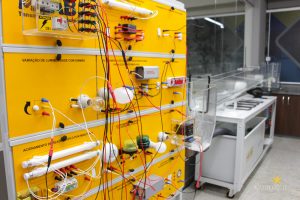 Laboratórios de Robótica e Eletrônica e Circuitos Elétricos