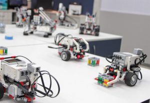 Laboratórios de Robótica e Eletrônica e Circuitos Elétricos