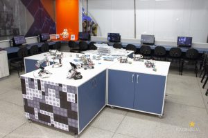 Laboratórios de Robótica e Eletrônica e Circuitos Elétricos