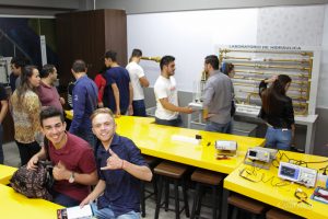 Laboratórios de Robótica e Eletrônica e Circuitos Elétricos