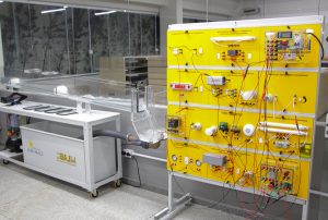 Laboratórios de Robótica e Eletrônica e Circuitos Elétricos