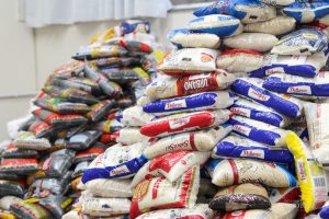 Campo Real entrega mais de 4 toneladas de alimentos para instituições de caridade
