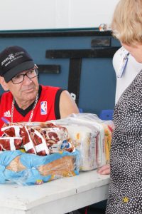 Campo Real entrega mais de 4 toneladas de alimentos para instituições de caridade
