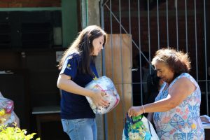 Campo Real entrega mais de 4 toneladas de alimentos para instituições de caridade