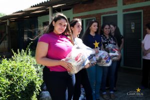 Campo Real entrega mais de 4 toneladas de alimentos para instituições de caridade