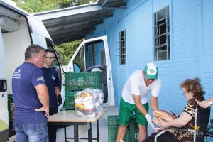 Campo Real entrega mais de 4 toneladas de alimentos para instituições de caridade