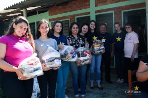 Campo Real entrega mais de 4 toneladas de alimentos para instituições de caridade