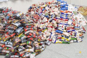 Campo Real entrega mais de 4 toneladas de alimentos para instituições de caridade