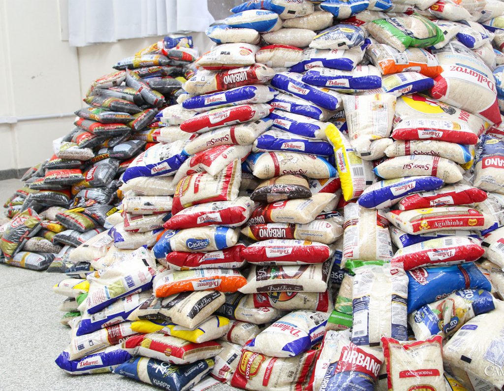 Campo Real entrega mais de 4 toneladas de alimentos para instituições de caridade