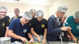 Nutrição realiza oficina com alunos do Centro de Educação Profissional Arlindo Ribeiro