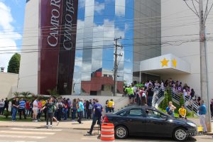 Campo Real reúne centenas de candidatos no Vestibular de Medicina