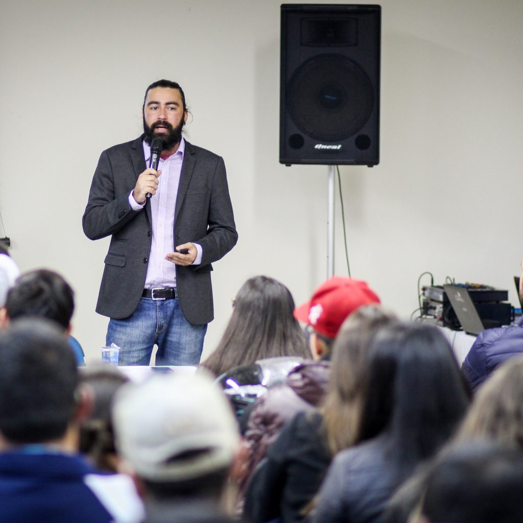Acadêmicos participam de palestra sobre inteligência artificial