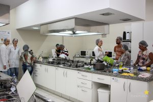 Nutrição promove oficinas práticas da Campanha Outubro Rosa