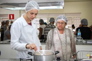 Nutrição promove oficinas práticas da Campanha Outubro Rosa