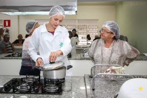 Nutrição promove oficinas práticas da Campanha Outubro Rosa
