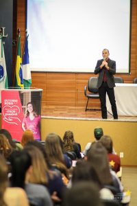 outubro rosa, guarapuava, palestra, saúde, acadêmicos, faculdade, biomedicina, enfermagem, nutrição