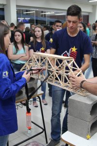 Acadêmicos realizam exposição de trabalhos na EletroCampo