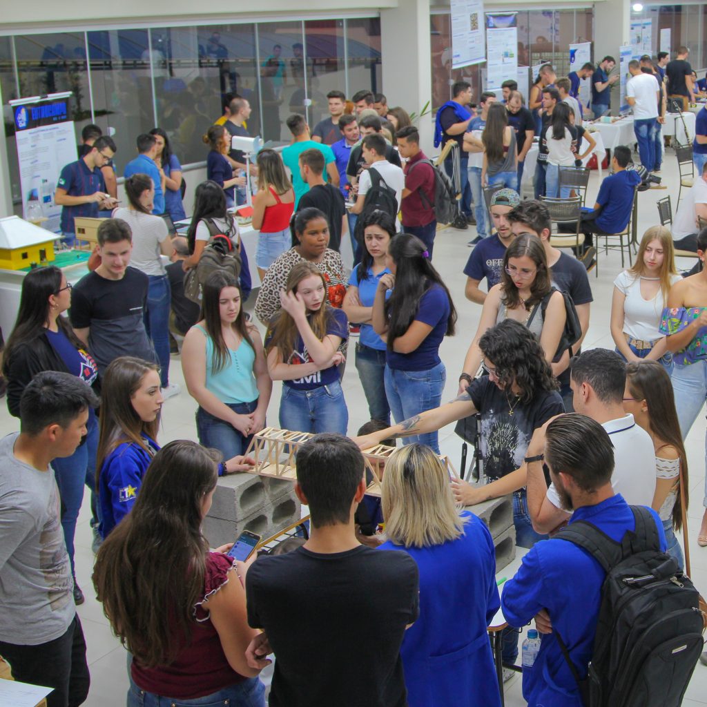 Acadêmicos realizam exposição de trabalhos na EletroCampo