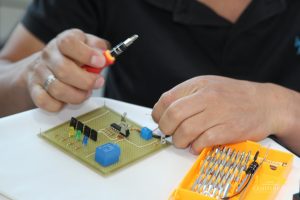 Acadêmicos realizam exposição de trabalhos na EletroCampo
