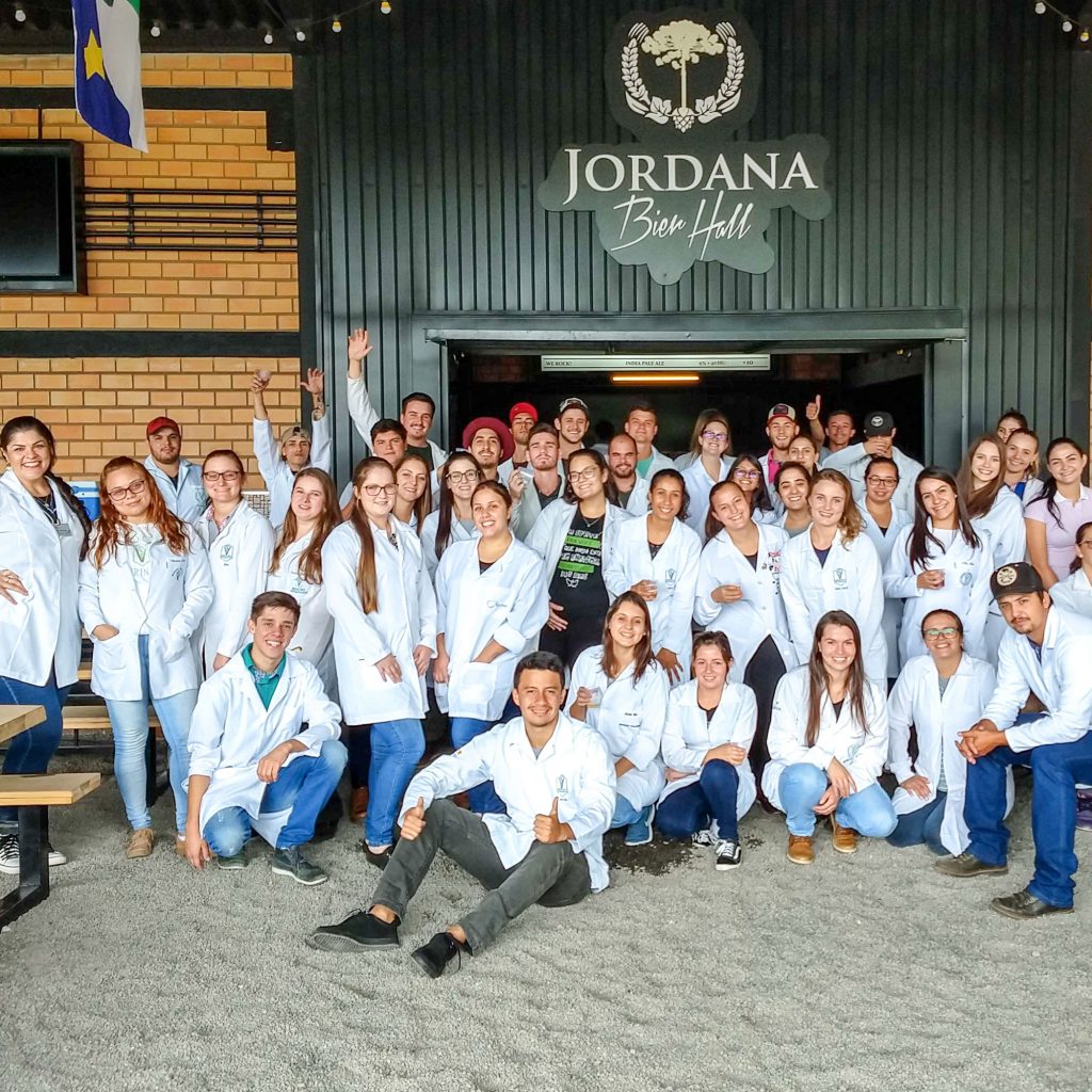 Acadêmicos realizam visita técnica na B Milk e Jordana