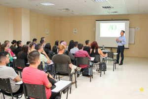 Acadêmicos de Administração visitam Shopping Cidade dos Lagos