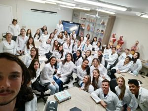 Biomedicina promove aula prática do sistema respiratório