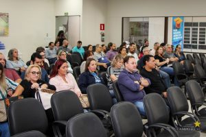 Campo Real sedia Seminário Acadêmico das Coligadas UB