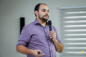 Campo Real sedia Seminário Acadêmico das Coligadas UB