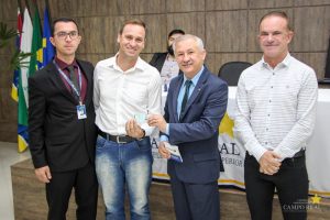 Engenheiros de Produção recebem registros profissionais do Crea-PR