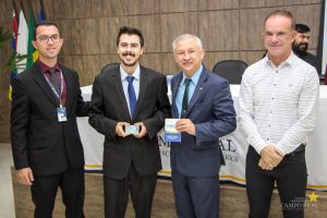 Engenheiros de Produção recebem registros profissionais do Crea-PR