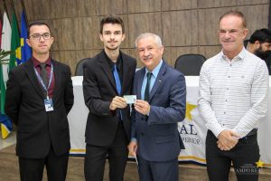 Engenheiros de Produção recebem registros profissionais do Crea-PR