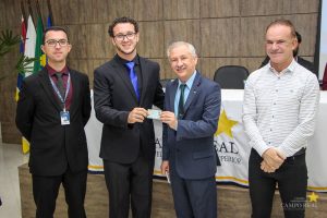 Engenheiros de Produção recebem registros profissionais do Crea-PR