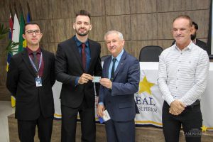 Engenheiros de Produção recebem registros profissionais do Crea-PR