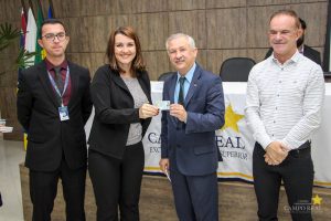 Engenheiros de Produção recebem registros profissionais do Crea-PR