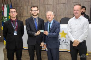 Engenheiros de Produção recebem registros profissionais do Crea-PR