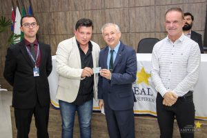 Engenheiros de Produção recebem registros profissionais do Crea-PR