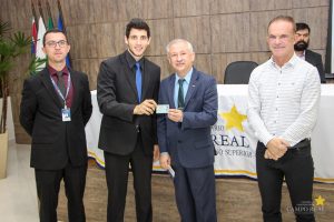 Engenheiros de Produção recebem registros profissionais do Crea-PR
