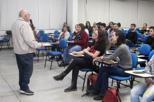 Acadêmicos participam de palestras no Simpósio de Saúde