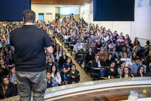 Acadêmicos participam de palestras no Simpósio de Saúde