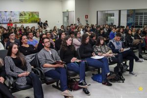 Acadêmicos participam de palestras no Simpósio de Saúde