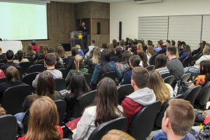 Acadêmicos participam de palestras no Simpósio de Saúde