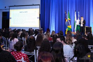 Cloves Amorim ministra palestra de abertura no Simpósio de Saúde