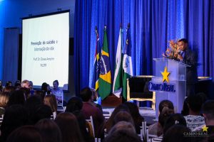 Cloves Amorim ministra palestra de abertura no Simpósio de Saúde