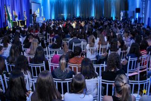Cloves Amorim ministra palestra de abertura no Simpósio de Saúde
