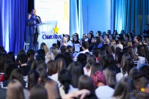 Cloves Amorim ministra palestra de abertura no Simpósio de Saúde